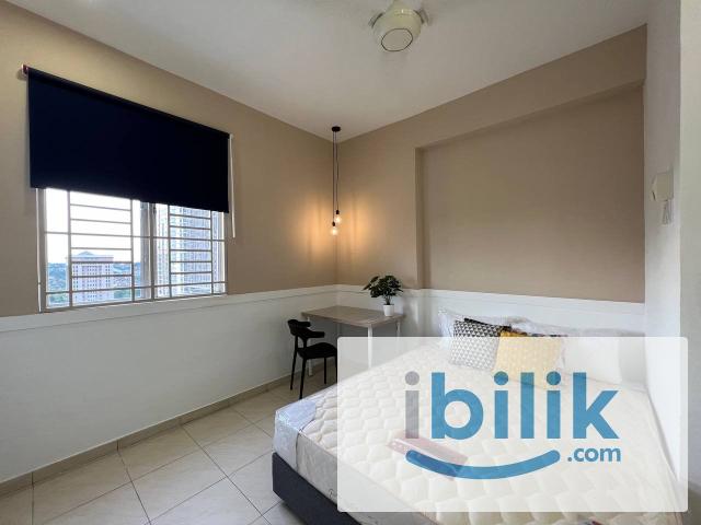 Casa Subang Female Muslim Middle Room Right infront BRT South Quay
