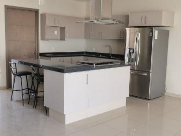 CASA SEMI AMUEBLADA EN RENTA EN SENDEROS DE MONTEVERDE