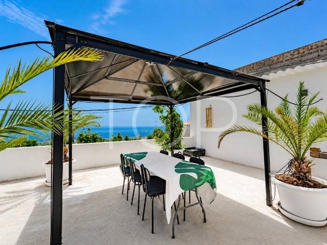 Casa semi adosada con vistas al mar y gran terraza en Los Me. 125m² Adeje