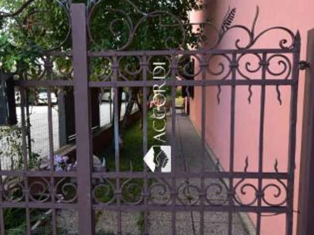 CASA SEMI INDIPENDENTE di 5 vani e di 200 mq SUSEGANA rif. MM5152
