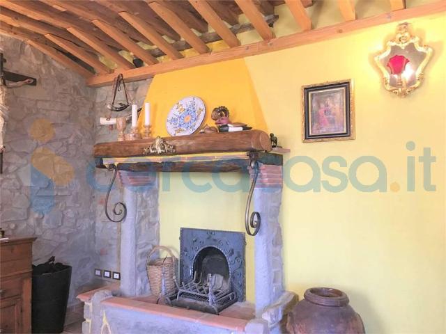 Casa semi indipendente in ottime condizioni, in affitto in Petrognano, Capannori