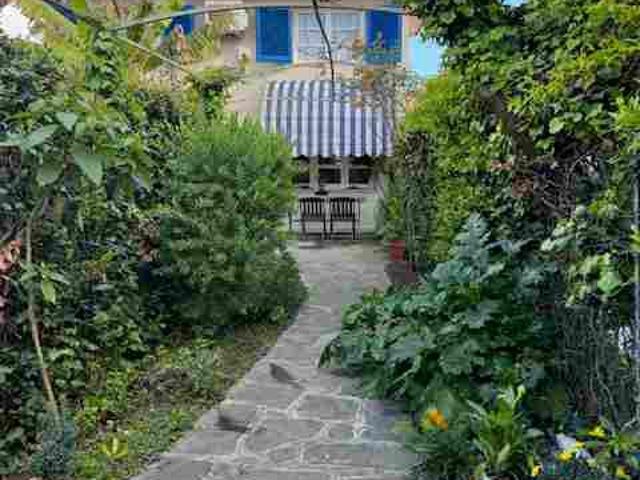 CASA SEMI INDIPENDENTE in AFFITTO a FORTE DEI MARMI Forte Dei Marmi