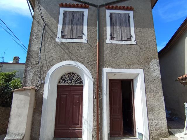 CASA SEMI INDIPENDENTE in VENDITA a CAMAIORE di 4 vani