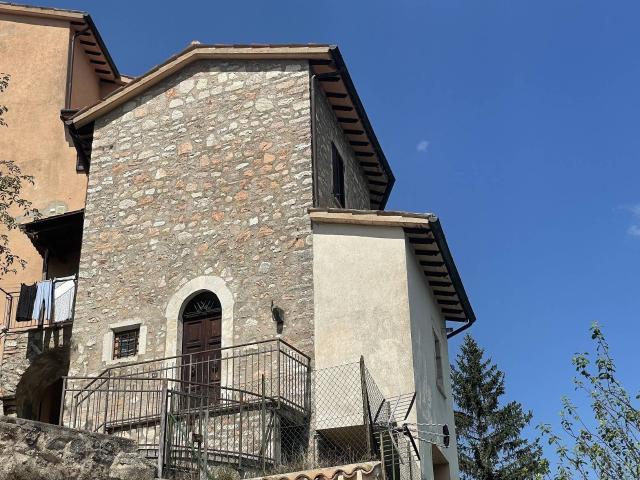 Casa semi indipendente in vendita a Cerreto di Spoleto, Cerreto di Spoleto Centro