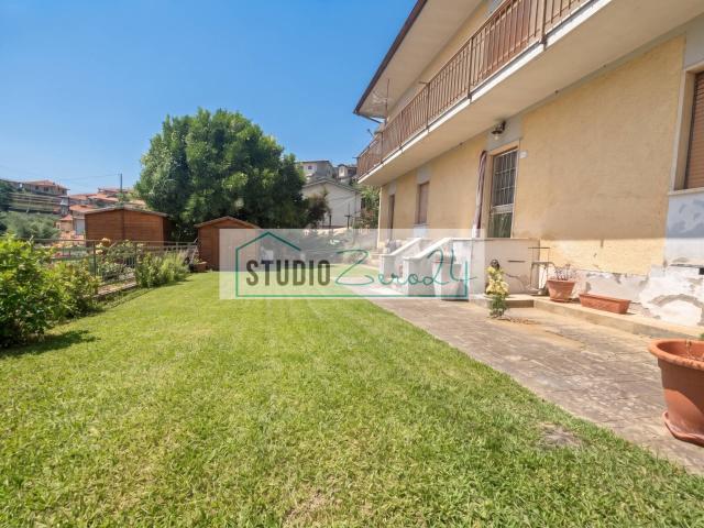 Casa semi indipendente in vendita a Montignoso, Cerreto