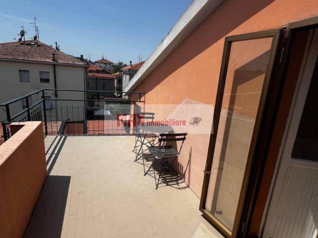 CASA SEMI INDIPENDENTE in VENDITA a PESARO MURAGLIA di 4 vani