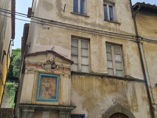 CASA SEMI INDIPENDENTE in VENDITA a PESCIA