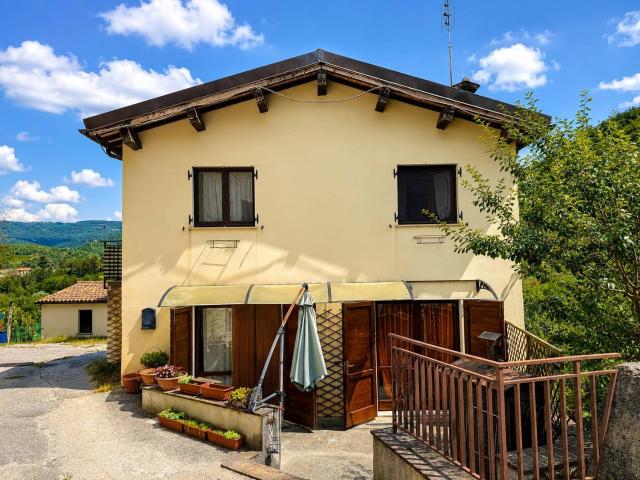 Casa semi indipendente in vendita a Sellano, Sellano