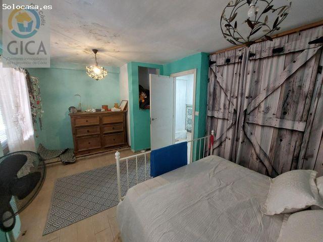 Casa semicéntrica en la barriada de la Bajadilla en Algeciras