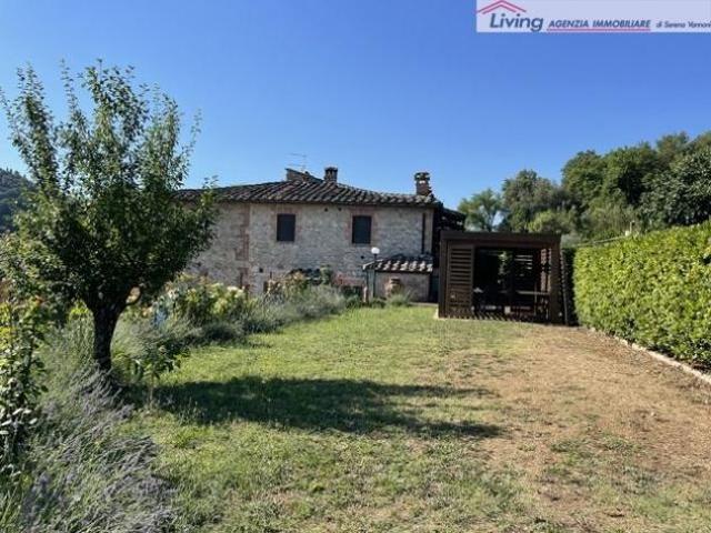 Casa Semindipendente 8 locali Rif. V888