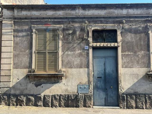 Casa Semindipendente in vendita a Catania, Zona centro