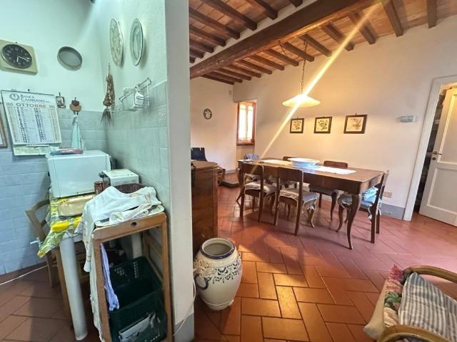 Casa semindipendente in vendita a Capraia e Limite