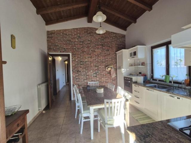 Casa semindipendente in vendita a Castelnuovo Magra via Salicello, 116