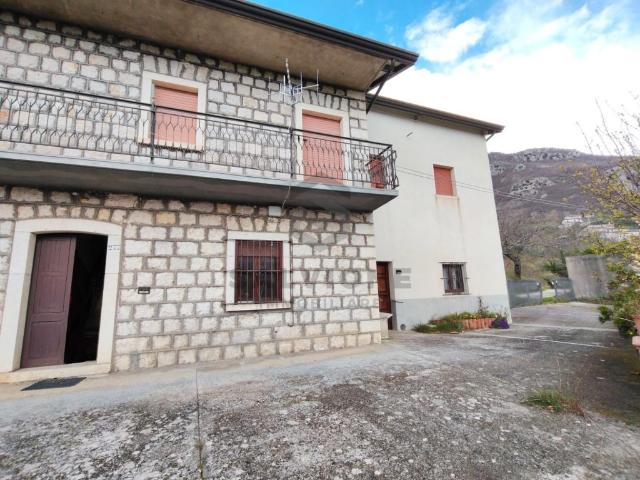 Casa semindipendente in vendita a Cusano Mutri