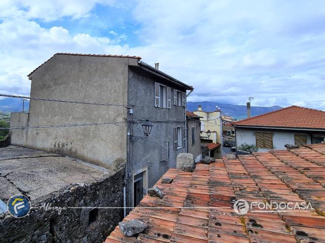Casa semindipendente in vendita a Albenga, San Fedele