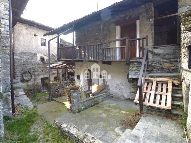 Casa semindipendente in vendita a Arnad, Ville