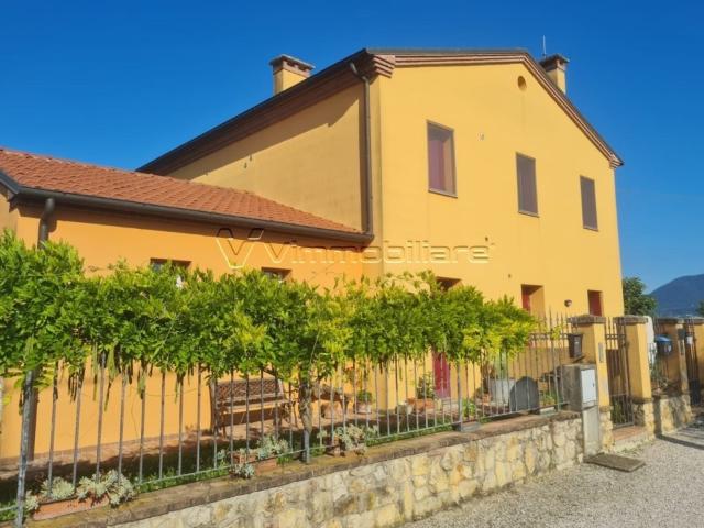 Casa semindipendente in vendita a Barbarano Mossano via cà montanare, 49