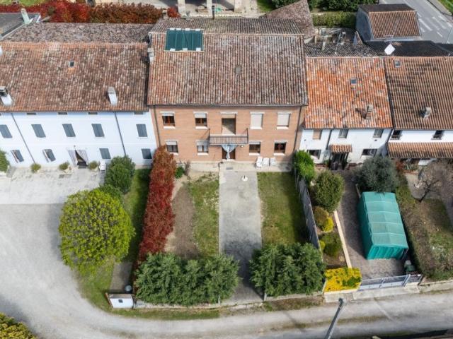 Casa semindipendente in vendita a Dosolo via Frattini, Correggioverde