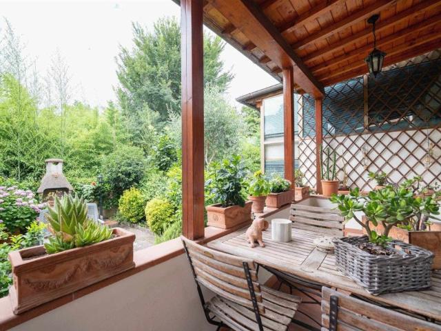 Casa semindipendente in vendita a Firenze via Pietro Toselli