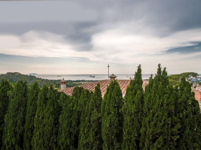 Casa semindipendente in vendita a Livorno, Montenero
