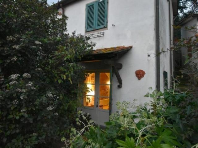 Casa semindipendente in vendita a Lucca via di Casanova I