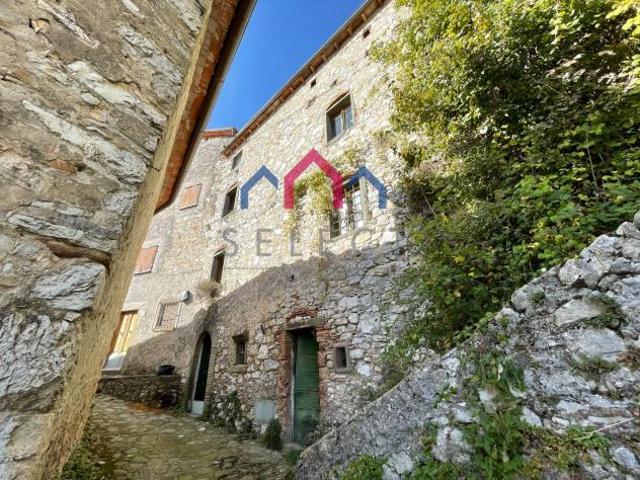 Casa semindipendente in vendita a Lucchio Bagni di Lucca 57 mq Rif: 1310733