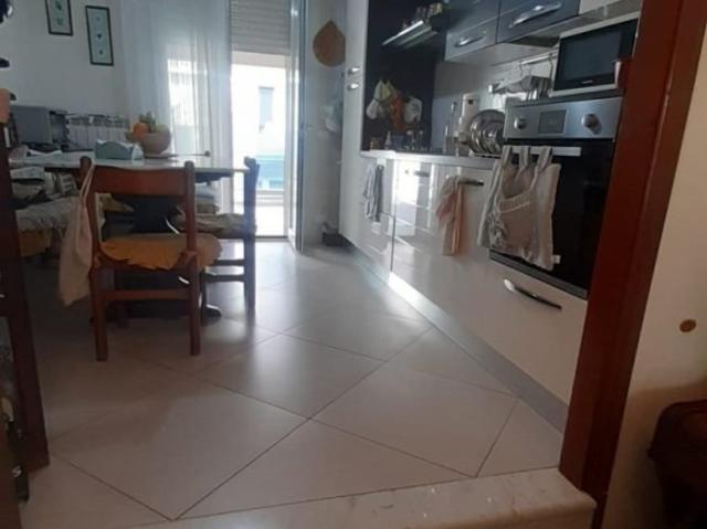 Casa semindipendente in vendita a Luni via Larga