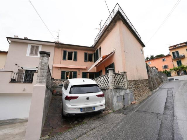 Casa semindipendente in vendita a Montale via giuseppe mazzini 3, Fognano