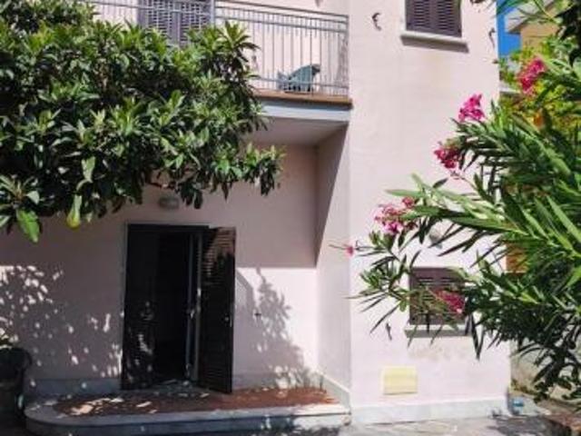 Casa semindipendente in vendita a Marina di Carrara Carrara 130 mq Rif: 1315217