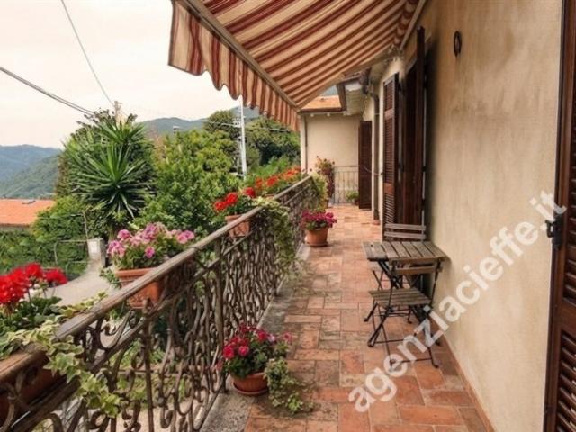 Casa semindipendente in vendita a Massa