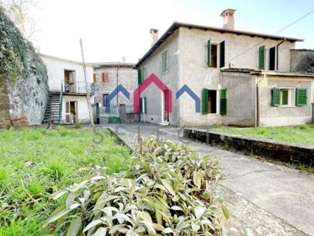 Casa semindipendente in vendita a Sillano Giuncugnano 260 mq Rif: 1345538