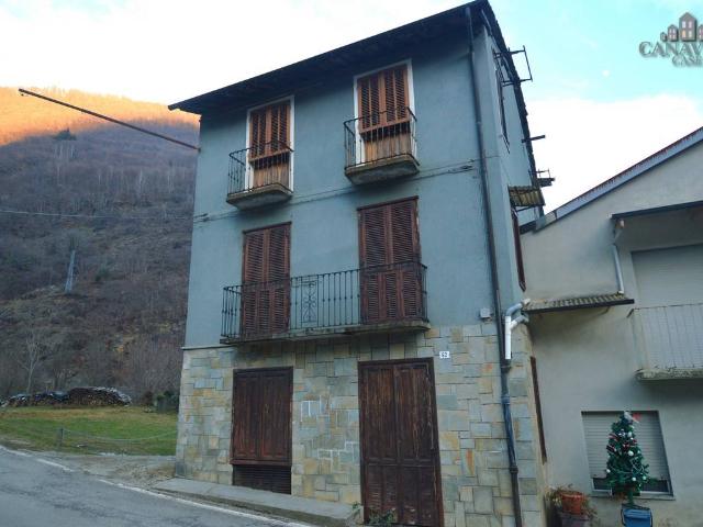 Casa semindipendente in vendita a Sparone