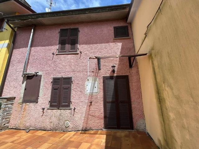 Casa semindipendente in vendita a Podenzana, Montedivalli