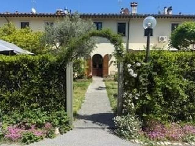 Casa semindipendente in vendita a Pisa via delle Torri, 56124