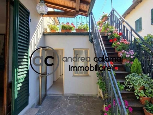 Casa semindipendente in vendita a Prato via di nebbiaia snc, Tavola