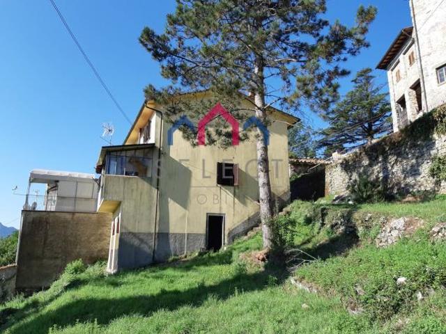 Casa semindipendente in vendita a Rocca Borgo a Mozzano 105 mq Rif: 1310740