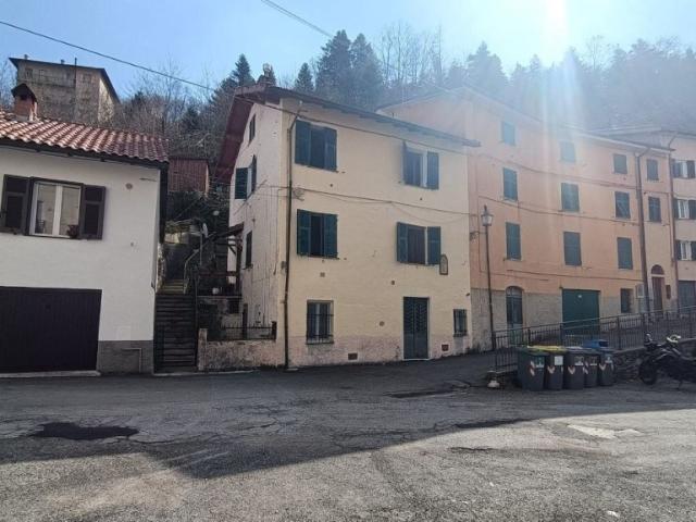 Casa semindipendente in vendita a Torriglia via Garibaldi