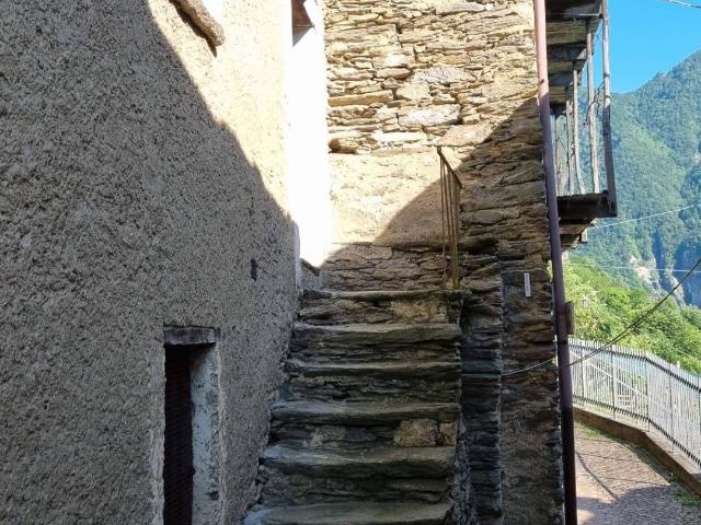 Casa Semindipendente in vendita a Valvarrone