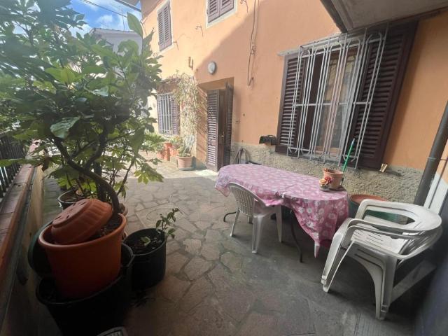 Casa semindipendente in vendita ad Agliana viale Roma