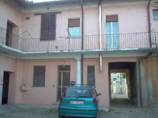 Casa Semindipendente in affitto a Bernate Ticino, arredato, riscaldamento autonomo, cantina TrovaCasa