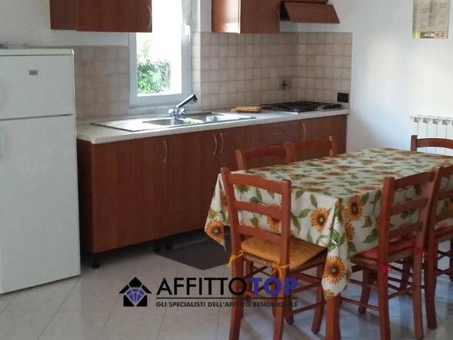 casa semindipendente in Affitto a Massa