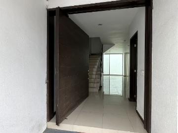 Casa Seminueva en Venta. Colonia Las Alamedas. Zapopan. Jalisco