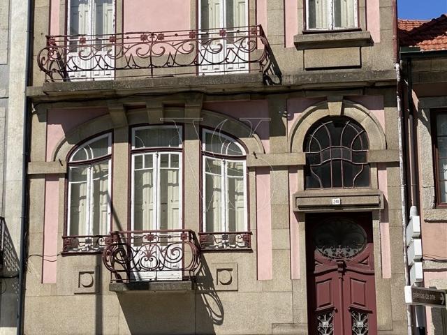 Casa Senhorial em zona histórica do Porto inserida em terren. 600m² Lordelo do ouro e massarelos
