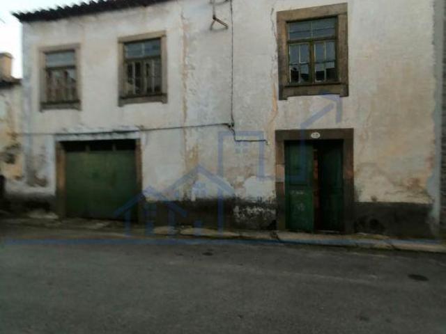 Casa Senhorial para recuperar, imovel bom para projecto | 26084079485