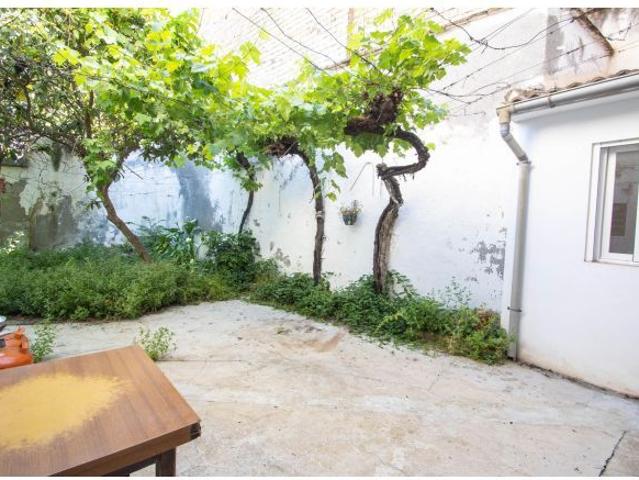 ? Casa Señorial con Gran Patio en el Centro de Íllora – Ideal para Vivienda o Negocio