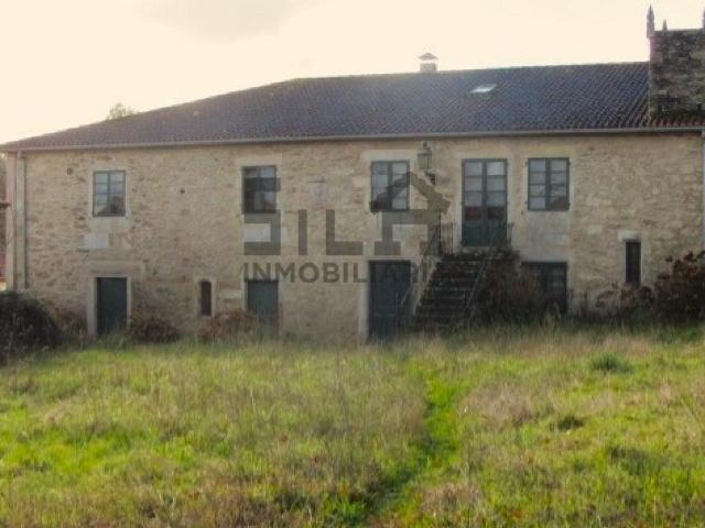 CASA SEÑORIAL CON ROBLEDA ENCANTO RURAL EN EL CORAZON DE GALICIA