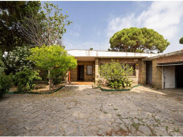 Casa señorial de una planta en venta en Los Pinos, Algeciras
