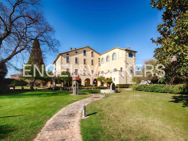 Casa Señorial en Venta en Alt Empordà, Girona 2435m² Borrassá