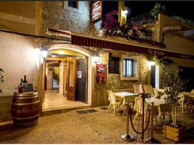 “Casa señorial histórica Edificio con unidad comercial + viviendas 2 Viviendas MALLORCA cerca del