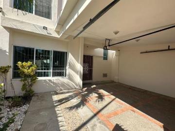 Casa sin muebles de 3 recámaras en venta y/o renta en Sábalo Country Club